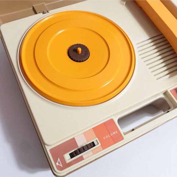Vintage Fisher-Price Kids Record Player 1978 Model Plays Records - Picture 6 of 6